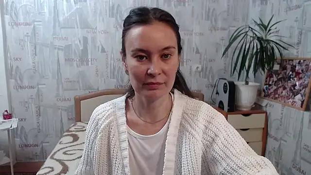 Snapshot of GinaQSoul chatting on September 21, 10:28 am GinaQSoul online show from September 21, 10:28 am