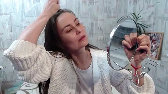 Snapshot of GinaQSoul chatting on October 1, 11:05 am GinaQSoul online show from October 1, 11:05 am