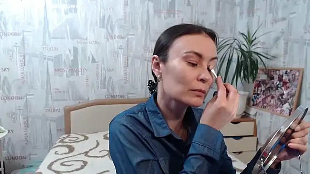 Snapshot of GinaQSoul chatting on October 5, 10:35 am GinaQSoul online show from October 5, 10:35 am