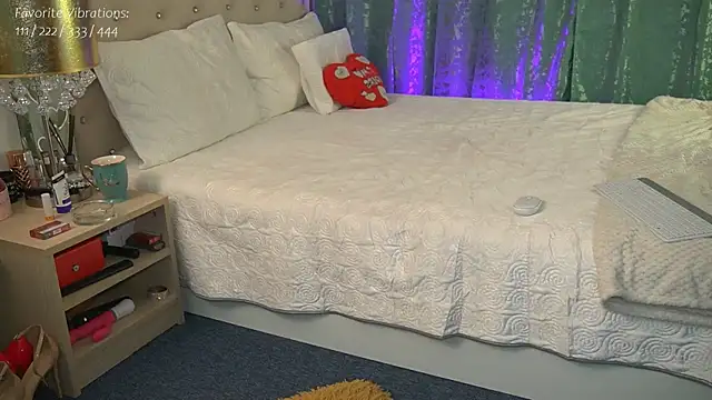 Snapshot of AlyonaX chatting on March 5, 8:21 pm AlyonaX online show from March 5, 8:21 pm