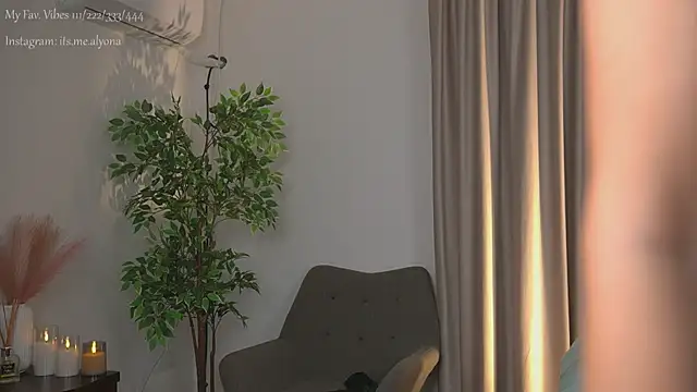 Snapshot of AlyonaX chatting on October 19, 2:34 am AlyonaX online show from October 19, 2:34 am