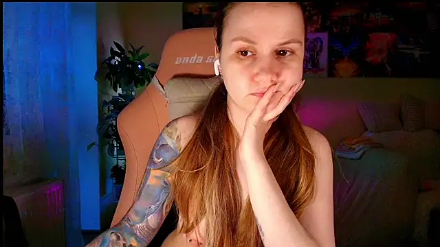 Snapshot of GoodWitch_ chatting on April 20, 8:39 am GoodWitch online show from April 20, 8:39 am