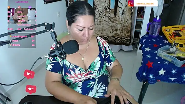 Brenda Berck  online show from March 13, 1:32 am