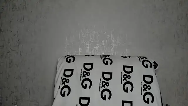 MissGulia online show from September 29, 9:30 pm