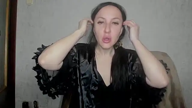 Snapshot of MissGulia chatting on April 8, 12:32 am MissGulia online show from April 8, 12:32 am