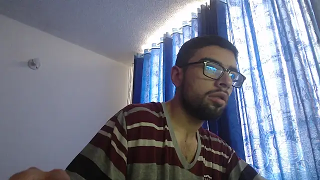 Snapshot of fvckolombianguyy chatting on February 6, 2:15 pm fvckolombianguyy online show from February 6, 2:15 pm