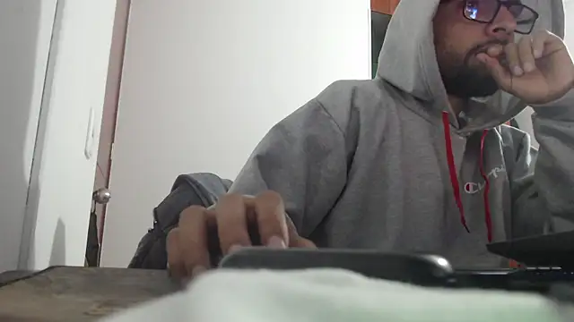 Snapshot of fvckolombianguyy chatting on February 11, 5:26 am fvckolombianguyy online show from February 11, 5:26 am