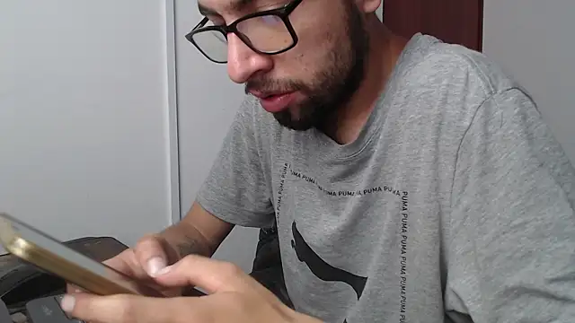 Snapshot of fvckolombianguyy chatting on February 11, 4:46 pm fvckolombianguyy online show from February 11, 4:46 pm