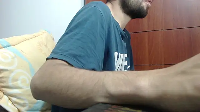 Snapshot of fvckolombianguyy chatting on February 17, 1:25 am fvckolombianguyy online show from February 17, 1:25 am