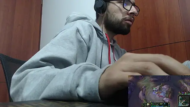 Snapshot of fvckolombianguyy chatting on February 18, 4:37 am fvckolombianguyy online show from February 18, 4:37 am