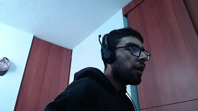 Snapshot of fvckolombianguyy chatting on February 19, 2:44 pm fvckolombianguyy online show from February 19, 2:44 pm