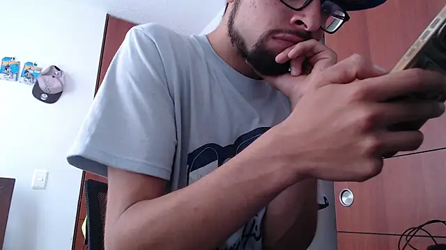 Snapshot of fvckolombianguyy chatting on February 20, 8:25 pm fvckolombianguyy online show from February 20, 8:25 pm