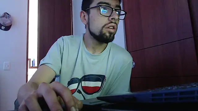 Snapshot of fvckolombianguyy chatting on February 22, 3:25 pm fvckolombianguyy online show from February 22, 3:25 pm