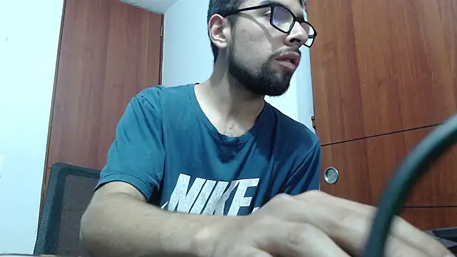 Snapshot of fvckolombianguyy chatting on February 23, 2:07 am fvckolombianguyy online show from February 23, 2:07 am