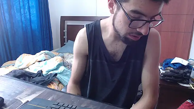 Snapshot of fvckolombianguyy chatting on February 26, 3:52 pm fvckolombianguyy online show from February 26, 3:52 pm