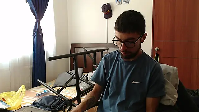 Snapshot of fvckolombianguyy chatting on February 28, 5:48 pm fvckolombianguyy online show from February 28, 5:48 pm