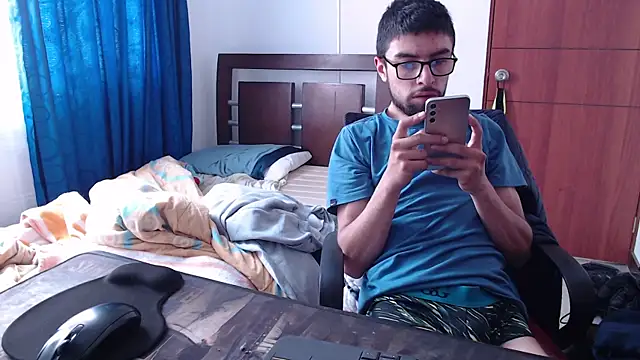 Snapshot of fvckolombianguyy chatting on March 1, 3:05 pm fvckolombianguyy online show from March 1, 3:05 pm