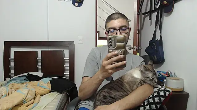 Snapshot of fvckolombianguyy chatting on March 7, 1:09 am fvckolombianguyy online show from March 7, 1:09 am