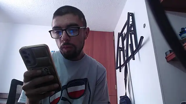 Snapshot of fvckolombianguyy chatting on March 12, 3:29 pm fvckolombianguyy online show from March 12, 3:29 pm