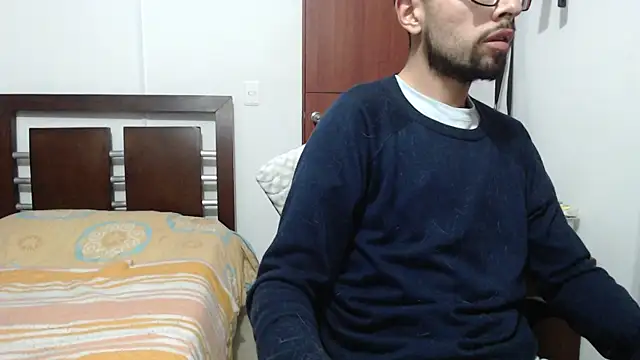 Snapshot of fvckolombianguyy chatting on March 13, 12:59 am fvckolombianguyy online show from March 13, 12:59 am