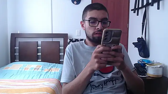 Snapshot of fvckolombianguyy chatting on March 13, 7:17 pm fvckolombianguyy online show from March 13, 7:17 pm