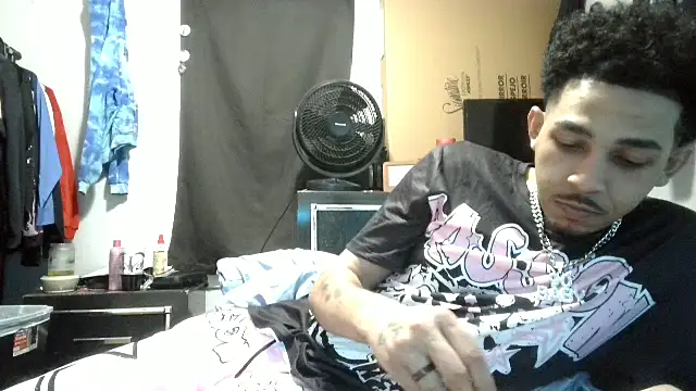 Snapshot of bigdickjojo69 chatting on February 15, 2:08 am bigdickjojo69 online show from February 15, 2:08 am