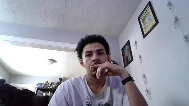 Snapshot of bigdickjojo69 chatting on February 19, 10:50 pm bigdickjojo69 online show from February 19, 10:50 pm