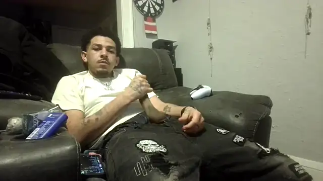 Snapshot of bigdickjojo69 chatting on February 21, 5:08 am bigdickjojo69 online show from February 21, 5:08 am