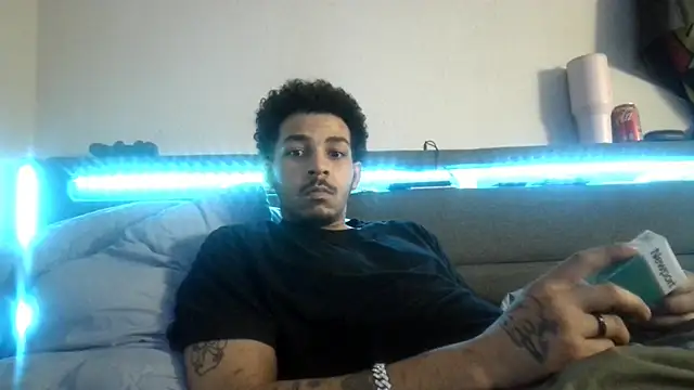 Snapshot of bigdickjojo69 chatting on March 6, 4:20 am bigdickjojo69 online show from March 6, 4:20 am