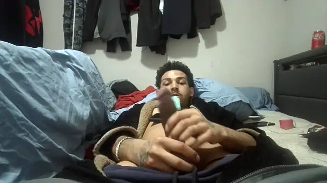 Snapshot of bigdickjojo69 chatting on March 17, 9:40 pm bigdickjojo69 online show from March 17, 9:40 pm