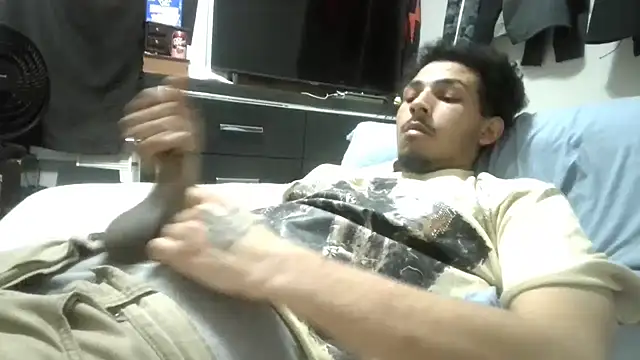 Snapshot of bigdickjojo69 chatting on April 1, 8:28 pm bigdickjojo69 online show from April 1, 8:28 pm