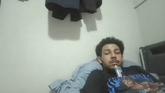 Snapshot of bigdickjojo69 chatting on April 4, 5:06 am bigdickjojo69 online show from April 4, 5:06 am