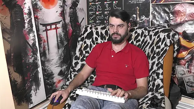 Snapshot of 00george chatting on February 16, 7:54 pm 00george online show from February 16, 7:54 pm