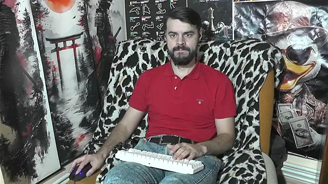 Snapshot of 00george chatting on February 17, 10:45 am 00george online show from February 17, 10:45 am