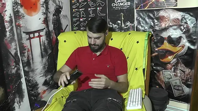 Snapshot of 00george chatting on February 21, 9:10 am 00george online show from February 21, 9:10 am