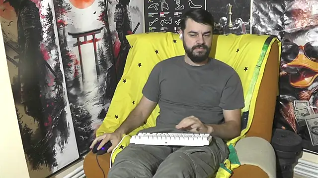 Snapshot of 00george chatting on February 25, 8:02 am 00george online show from February 25, 8:02 am