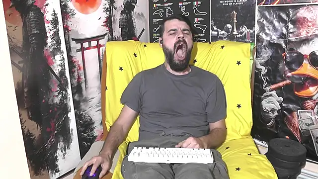 Snapshot of 00george chatting on March 4, 6:19 am 00george online show from March 4, 6:19 am