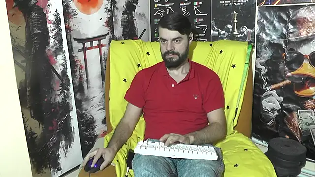 Snapshot of 00george chatting on March 5, 9:49 am 00george online show from March 5, 9:49 am