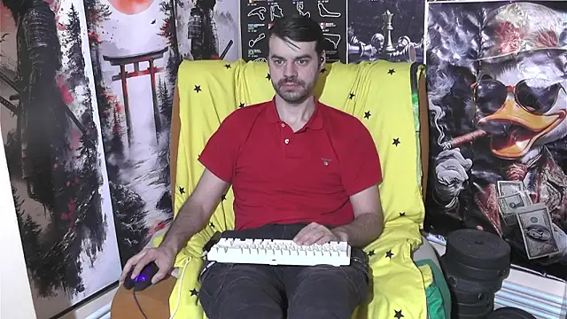 Snapshot of 00george chatting on March 8, 8:18 am 00george online show from March 8, 8:18 am