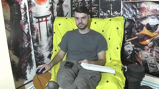 Snapshot of 00george chatting on March 13, 12:56 pm 00george online show from March 13, 12:56 pm