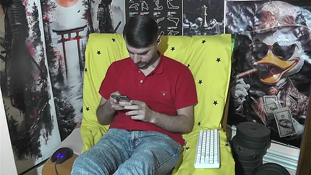 Snapshot of 00george chatting on March 16, 7:45 am 00george online show from March 16, 7:45 am