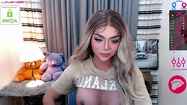 Fantacyoflove online show from December 14, 10:58 pm