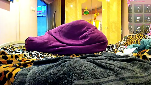 Snapshot of DomPanther69 chatting on February 3, 9:52 am DomPanther69 online show from February 3, 9:52 am