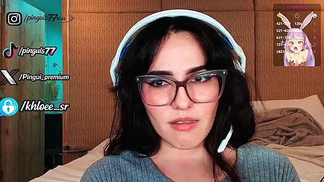 Snapshot of khloe_sr chatting on March 9, 5:00 am khloe sr online show from March 9, 5:00 am