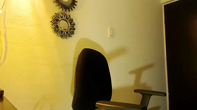 Snapshot of dalilasquirt1 chatting on July 11, 1:03 pm dalilasquirt1 online show from July 11, 1:03 pm