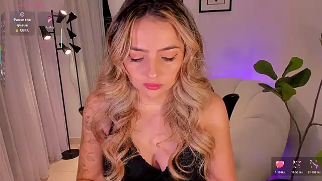 Snapshot of AmyWood chatting on February 14, 2:03 pm AmyWood online show from February 14, 2:03 pm