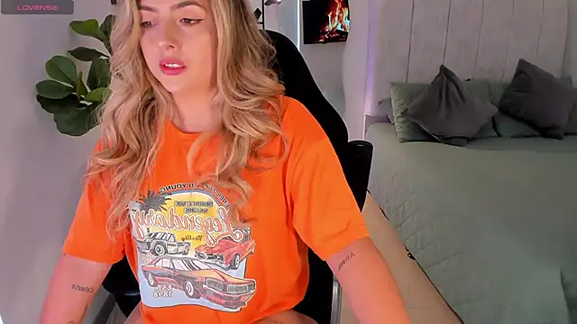 Snapshot of AmyWood chatting on February 25, 6:39 pm AmyWood online show from February 25, 6:39 pm