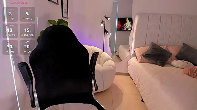 Snapshot of AmyWood chatting on March 23, 10:03 pm AmyWood online show from March 23, 10:03 pm