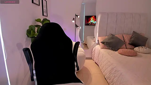 Snapshot of AmyWood chatting on March 24, 8:47 pm AmyWood online show from March 24, 8:47 pm