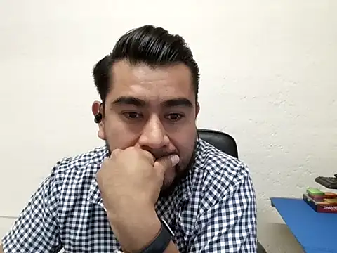 youmanhorny online show from June 17, 4:19 pm